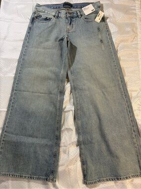 Aeropostale Aero Low rise Ultra Wide Leg Light Wash. 6 short. NWT